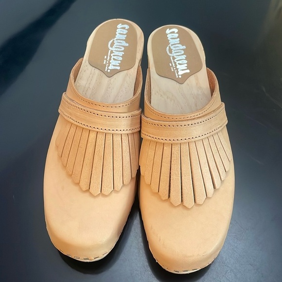 Sandgrens Venice Ecru Fringed Mules Clogs Size 39 US 8/8.5 - Picture 2 of 16